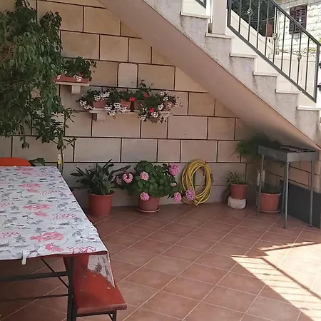Fantastisk Lägenhet I Pucisca Med Wifi Pucisca