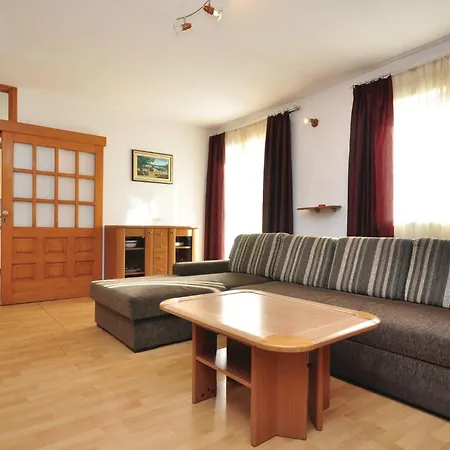 Apartment 3 Bedroom Awesome In Pucisca