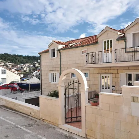 3 Bedroom Awesome In Apartment Pucisca