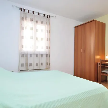 3 Bedroom Awesome In Pucisca