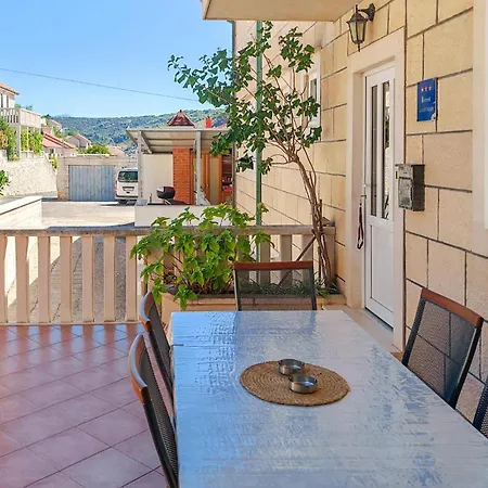 Stunning Apartment In Pucisca With Wifi Διαμέρισμα Pucisca