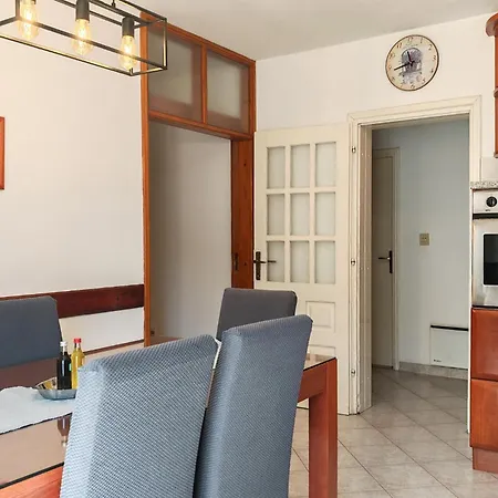 Stunning Apartment In Pucisca With Wifi Διαμέρισμα *