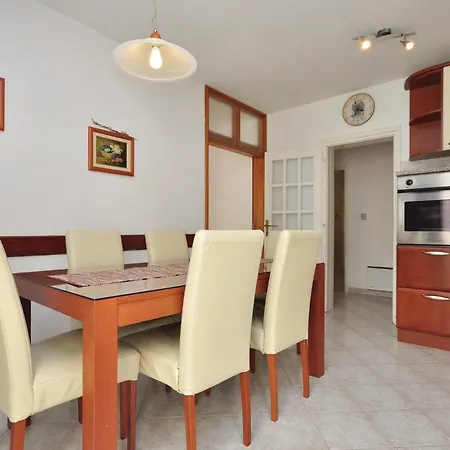 46 Apartment *